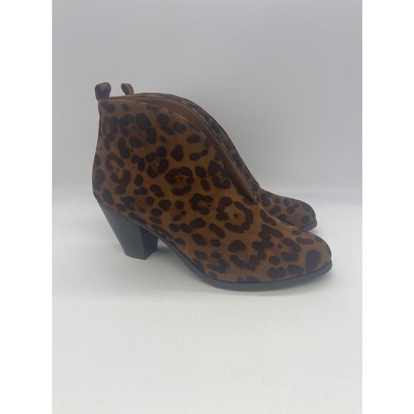 Pierre Dumas Garda-8 Women’s Chunky Heel Front V Ankle Booties Size 9 - Picture 1 of 5